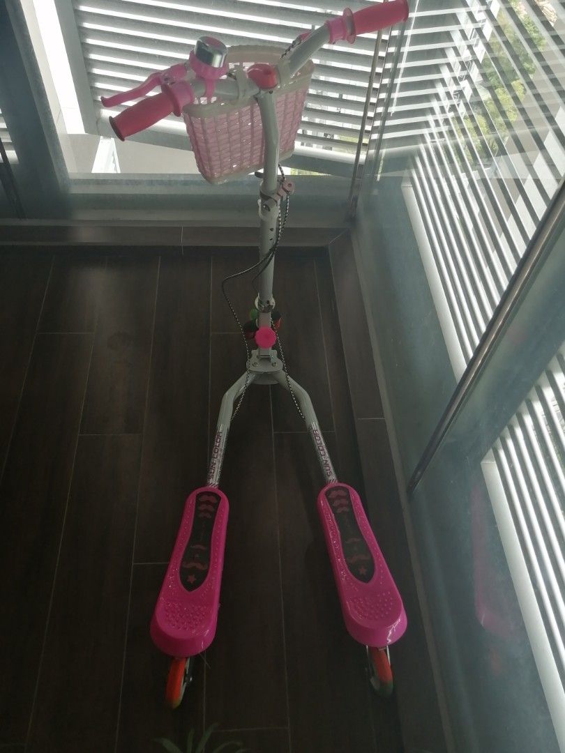 Scissor scooter (3 wheeled), Sports Equipment, Sports & Games, Skates