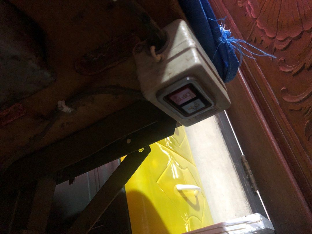 SINGER Sewing Machine, Furniture & Home Living, Furniture, Other Home