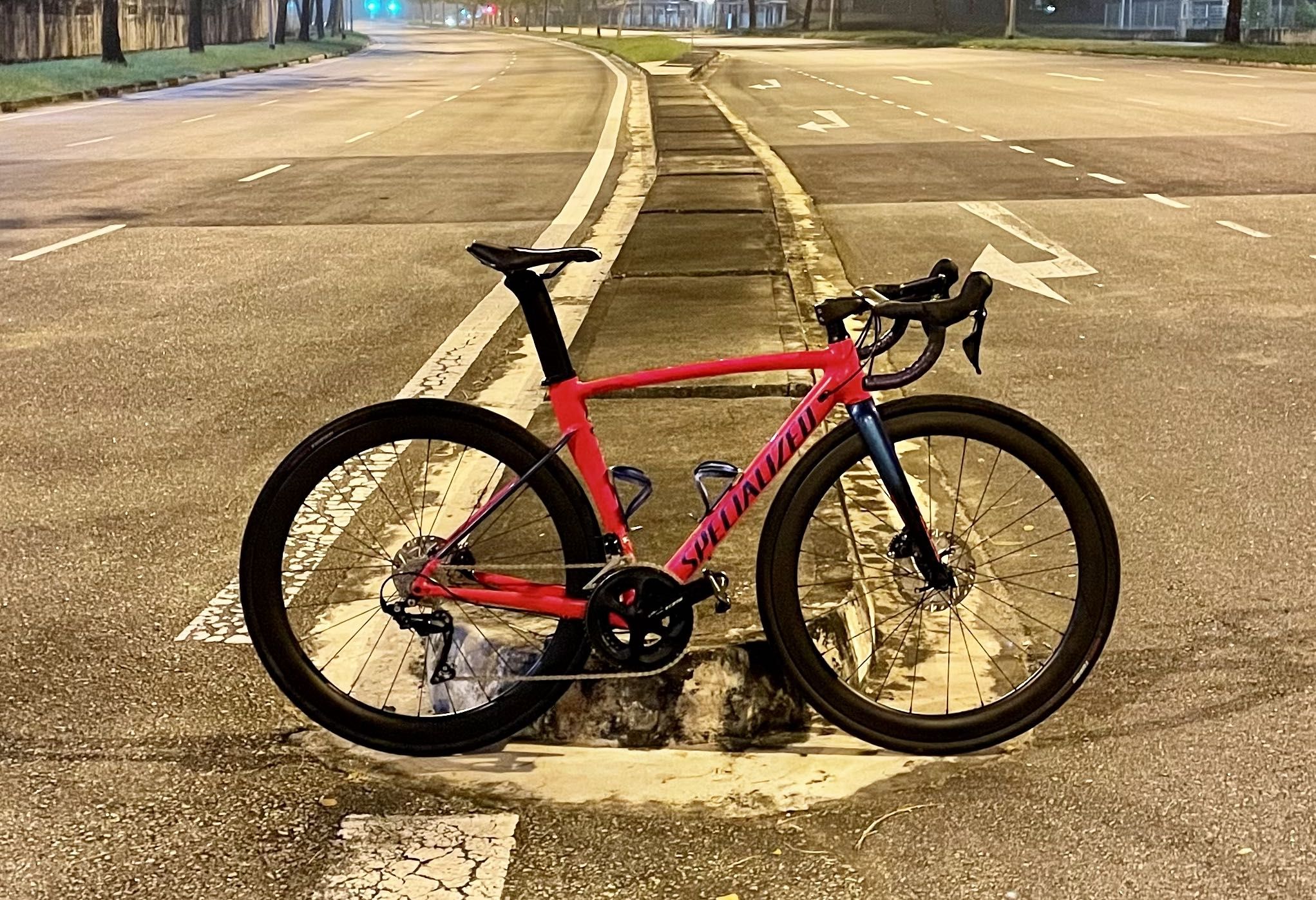 Specialized Allez Sprint Disc size 52 , DT swiss carbon wheels , carbon