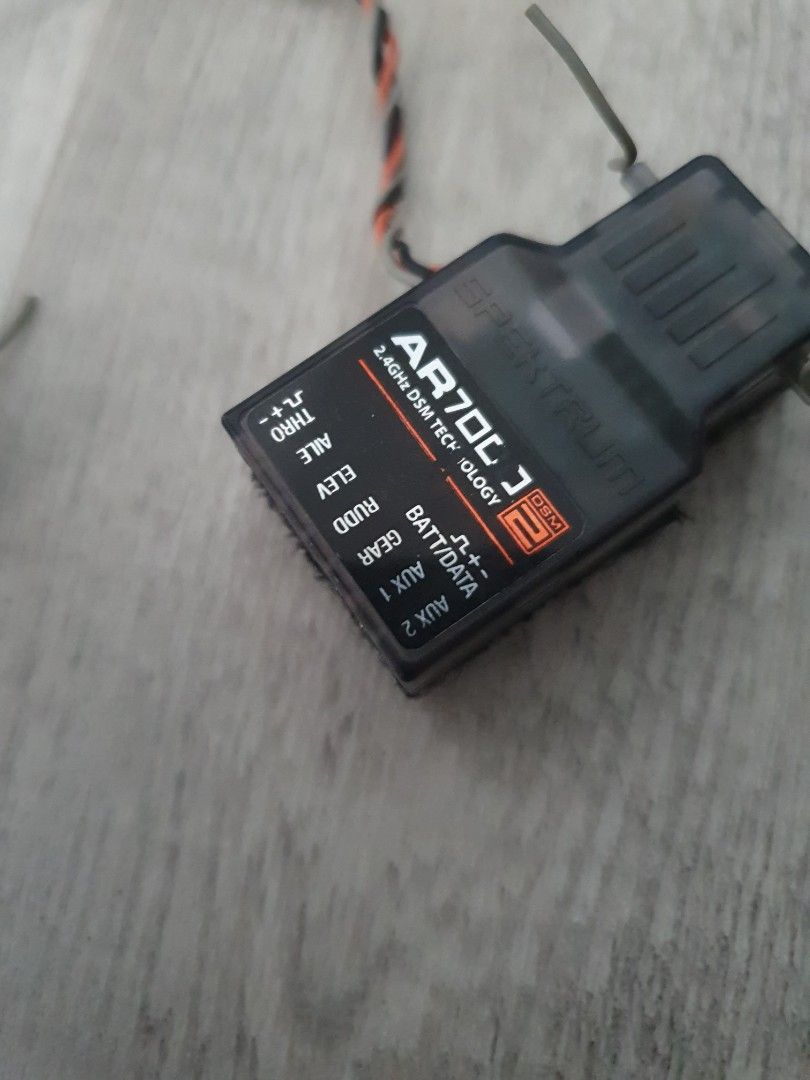 Spektrum receiver dsm2 ar7000 light use, Hobbies & Toys, Toys & Games