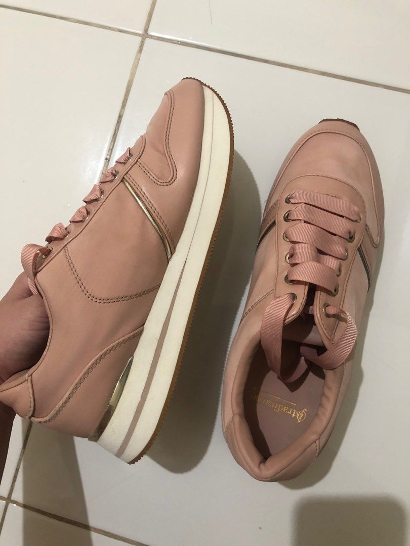 Stradivarius pink shoes top
