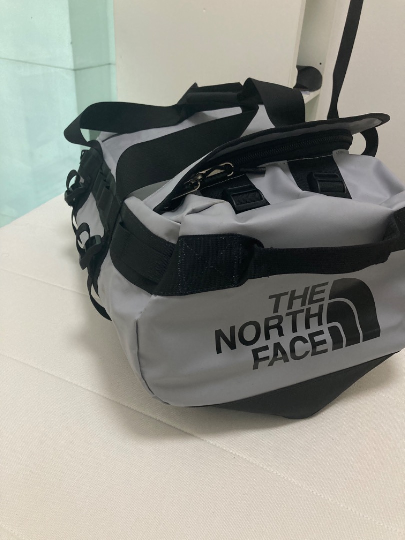 The North Face duffel bag 40L capacity old model, Men's Fashion, Bags