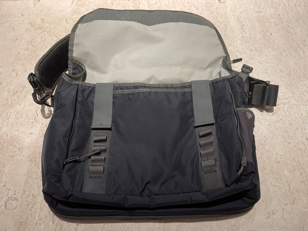 Timbuk2 Command Laptop Messenger Bag, Luxury, Bags & Wallets on Carousell