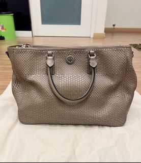 (Category: ) located in . Submitted by annalimys (Listing ID 1225673491, Image 1). Description: .