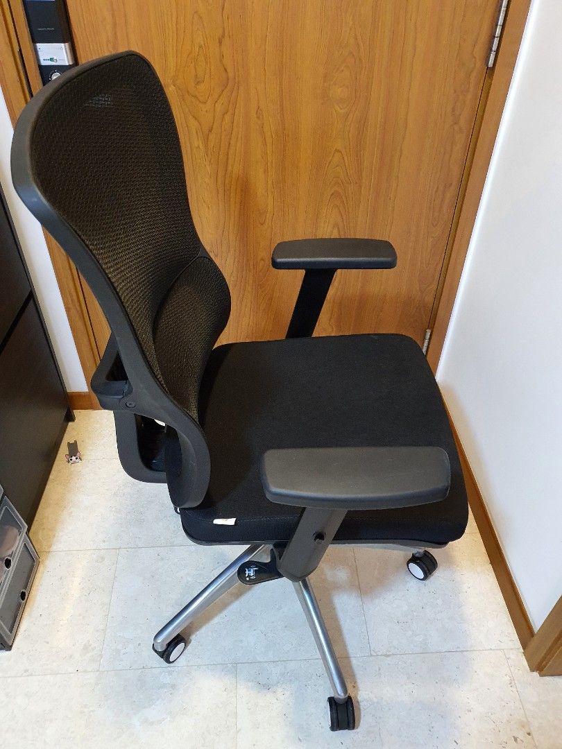 UMD Mesh Office Chair, Furniture & Home Living, Furniture, Chairs on ...