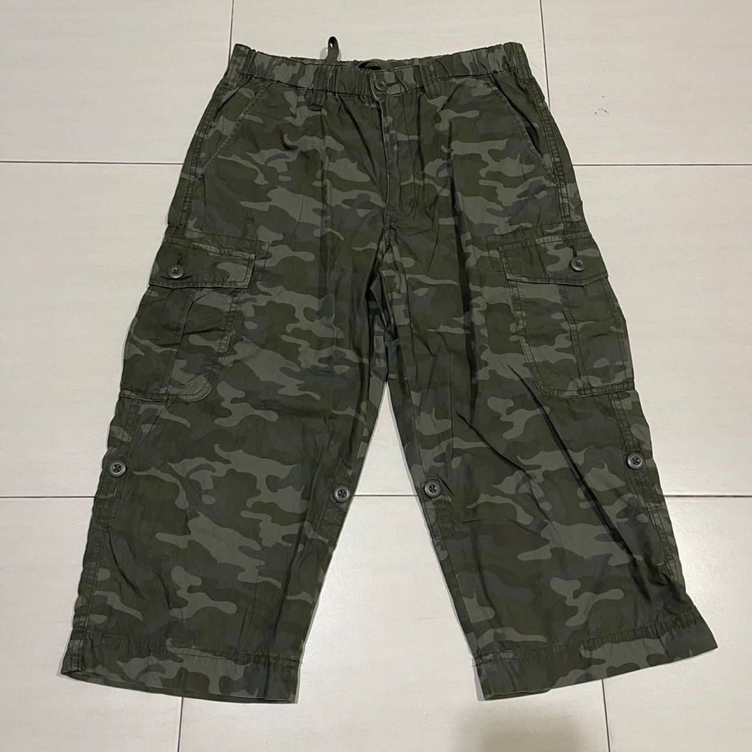 UNIQLO 3q cargo pants camo, Men's Fashion, Bottoms, Shorts on Carousell