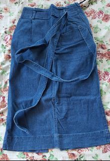 UNIQLO HIGHWAIST BELTED SKIRT