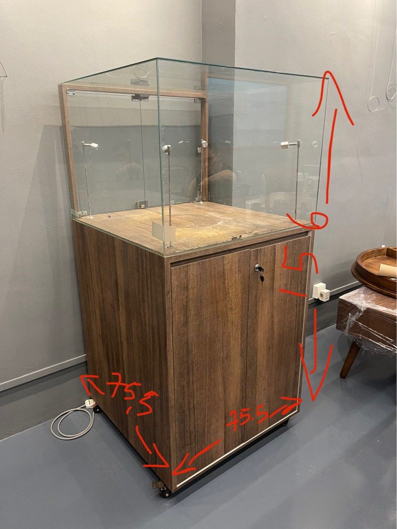 Used Display 7/10 condition!, Furniture & Home Living, Furniture, Shelves,