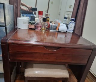 Vanity dresser mirror with chair