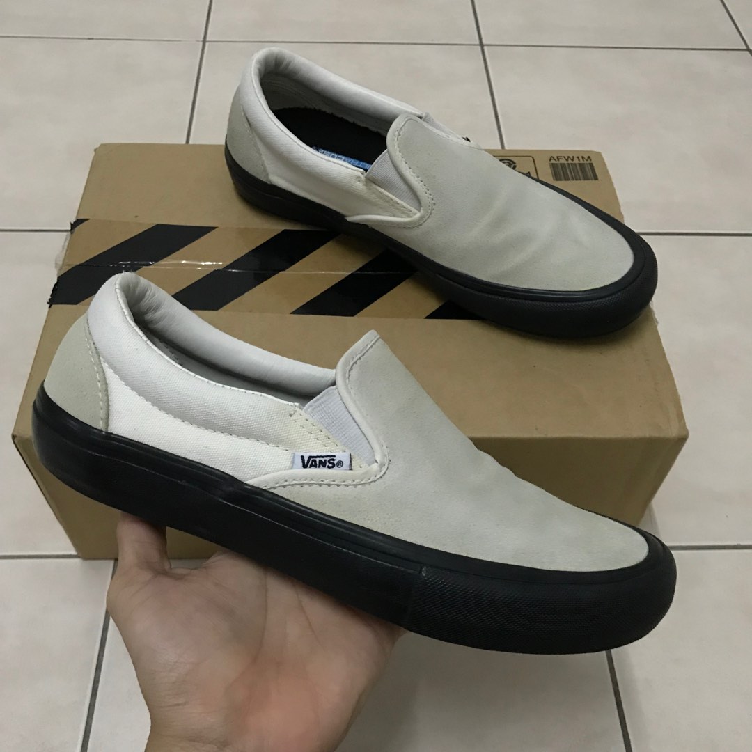 Vans slip on pro classic white black clearance