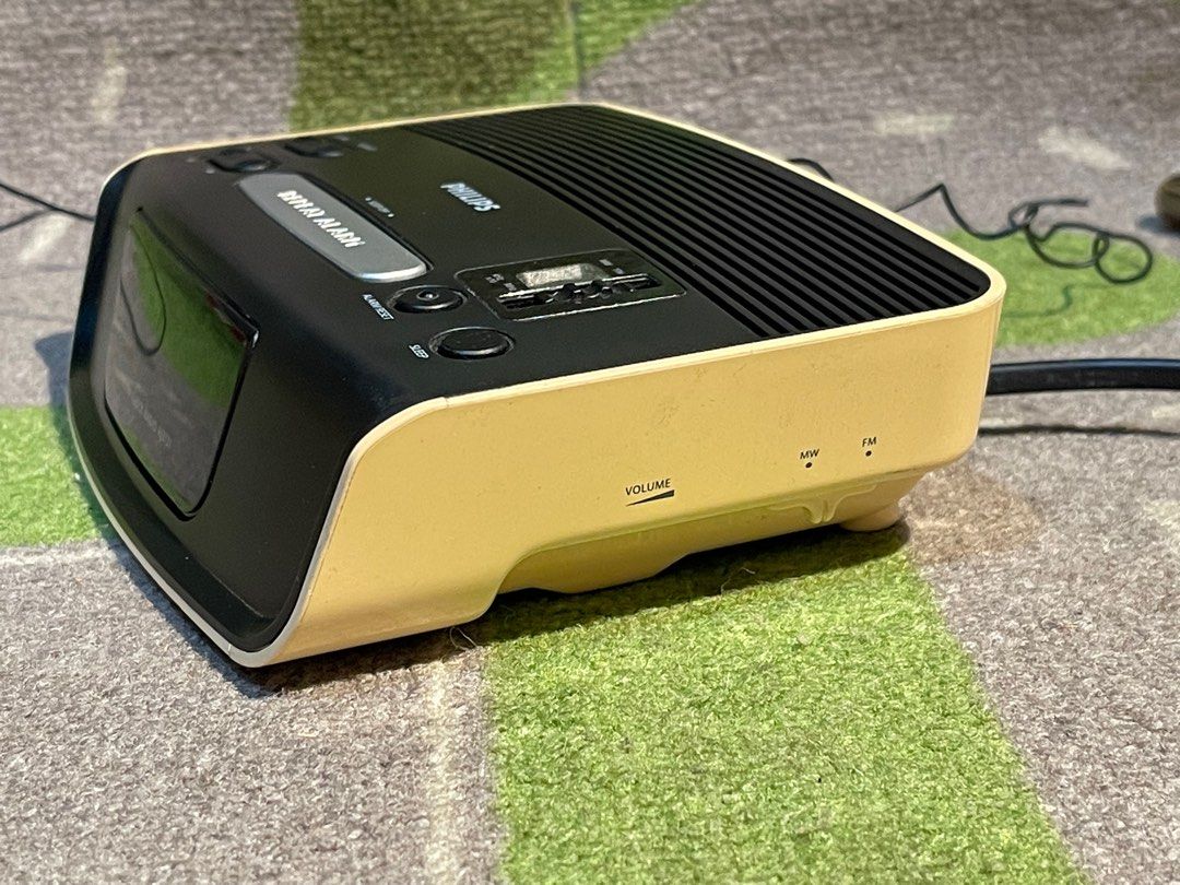 Vintage Philips Radio Clock Complete Am Fm stations, Audio, Portable