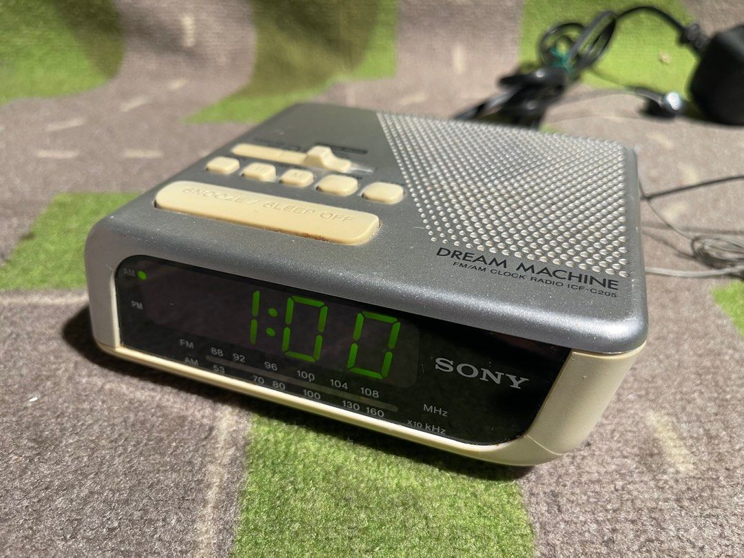 Vintage Sony dream machine Radio Clock Alarm 220v complete local