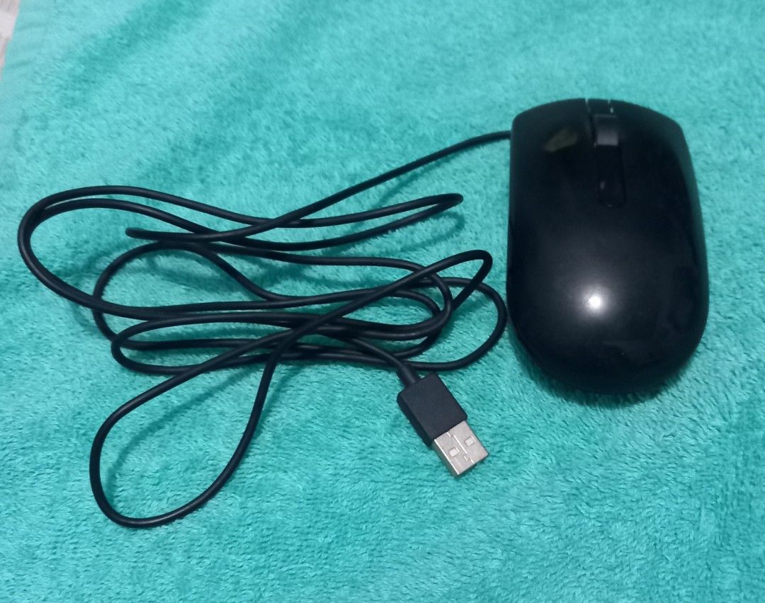Wired Mouse (Category: Mouse & Mousepads) located in Pasig City. Submitted by vamtang98 (Listing ID 1225573055, Image 1). Description: Wired mouse, plug in USB with scroll wheel RFS: Not being used; decluttering.