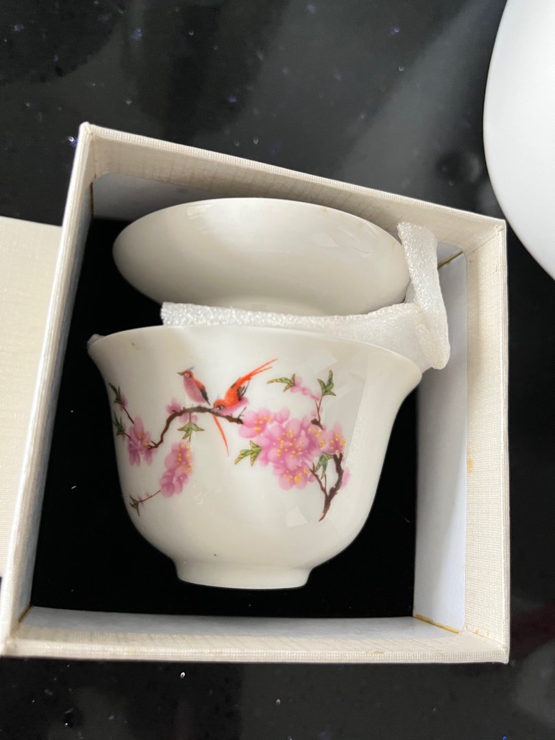 2 beautiful Tea cups with lids , Furniture & Home Living, Kitchenware