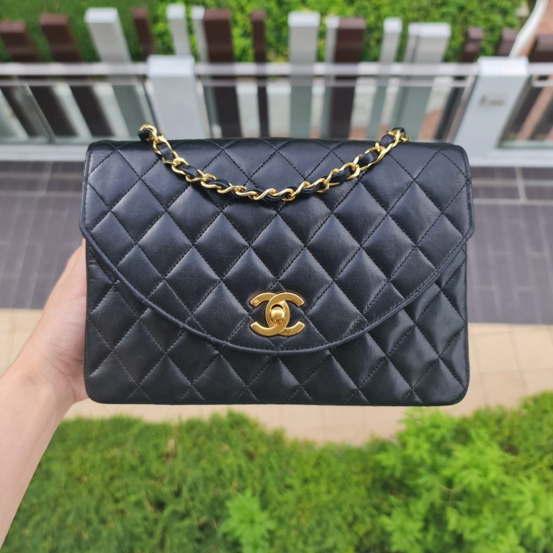 🖤 [DEAL!] VINTAGE CHANEL BLACK HALF MOON CLASSIC QUILTED FLAP BAG