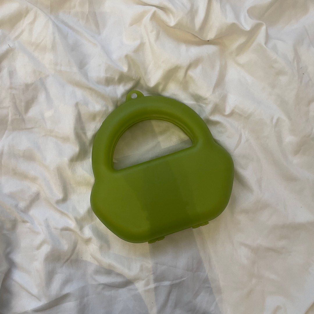 Airpods Max HARD CASE (Category: Earphones) located in Pasig City. Submitted by clainee (Listing ID 1229472286, Image 1). Description: .