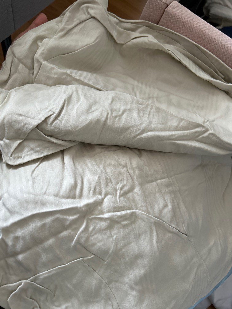 Akemi king size fitted bedsheet, Furniture & Home Living, Bedding & Towels on Carousell