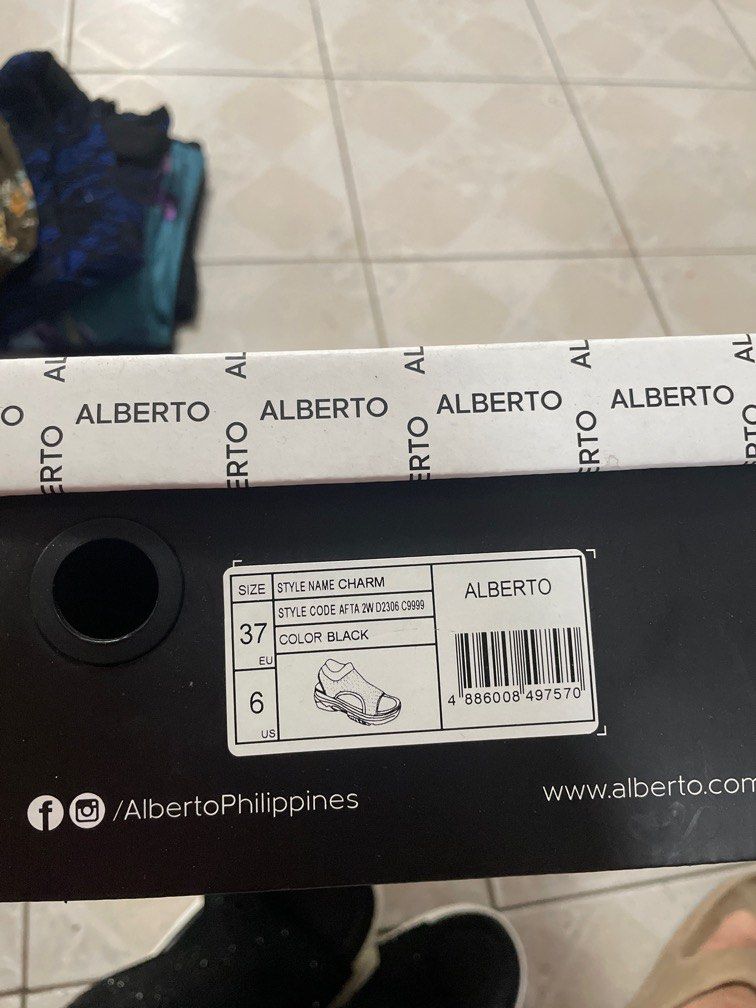 Alberto shoes wedge type heeled sandals (Category: Sandals) located in Malabon City. Submitted by carusso (Listing ID 1229471212, Image 3). Description: Kakabili ko lang. Wrong size. Akala ko fit s akin ang 7. True to size pala sia na size 6 dapat lang ako. Ang lambot pa naman sa paa. Suoer comfy malaki lang sa akin. Sayang. .