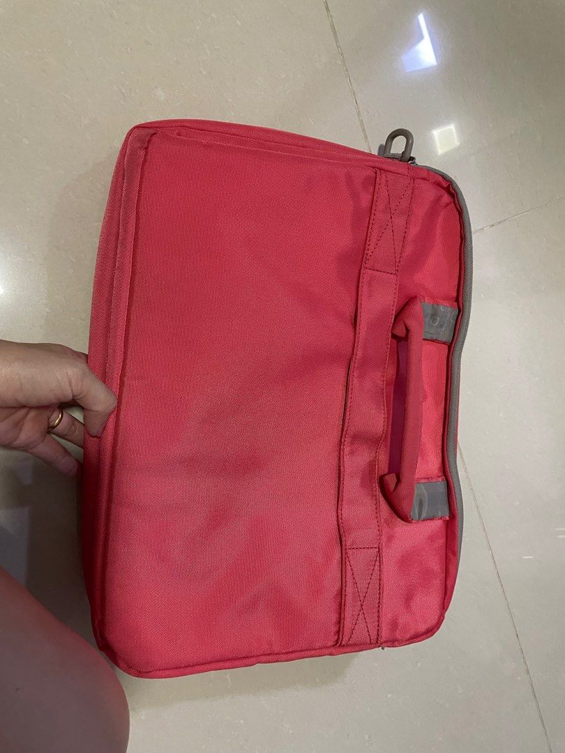 American Tourister Laptop Bag, Women's Fashion, Bags & Wallets, Cross