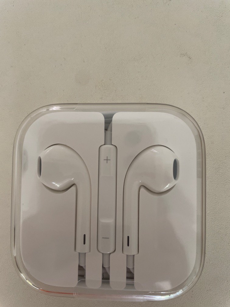 Authentic Apple wired earphones with 3.5mm plug, Audio, Earphones on