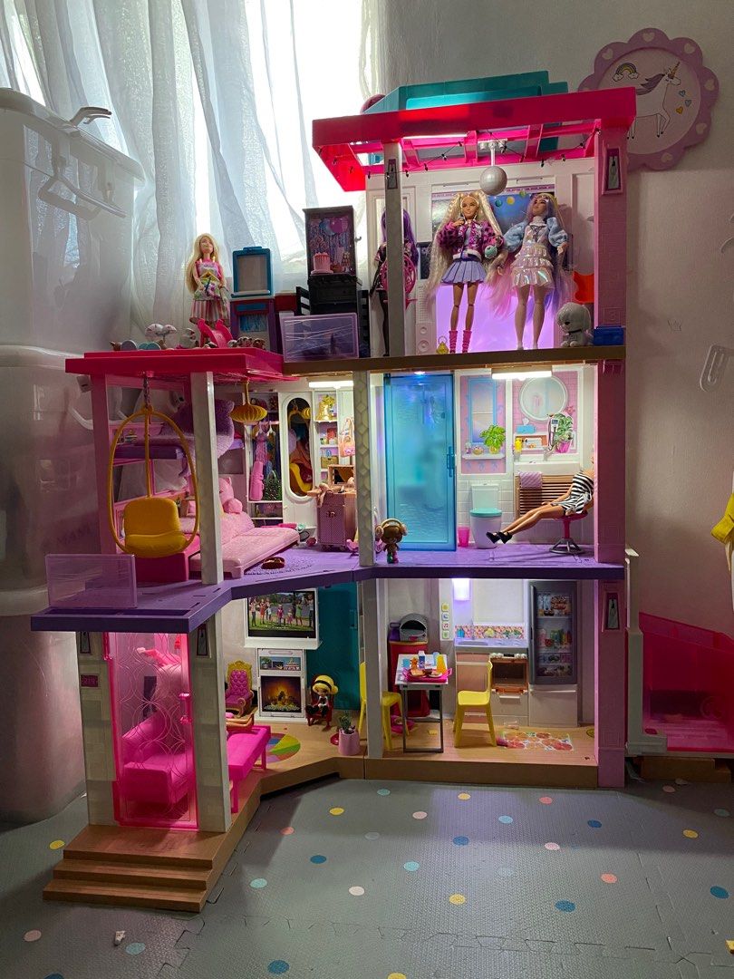 Barbie Dreamhouse (Category: Kids Toys) located in Las Pinas. Submitted by sherylandmargaux (Listing ID 1229636404, Image 2). Description: Complete accessories No flaws Almost new.
