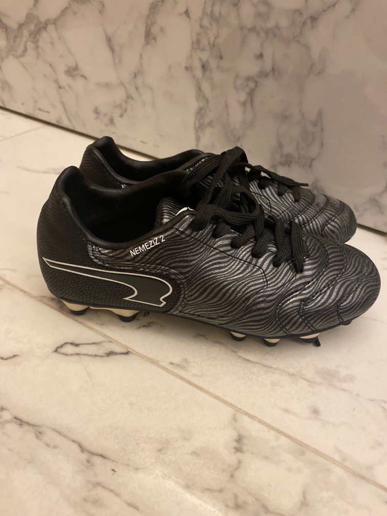 childrens soccer boots