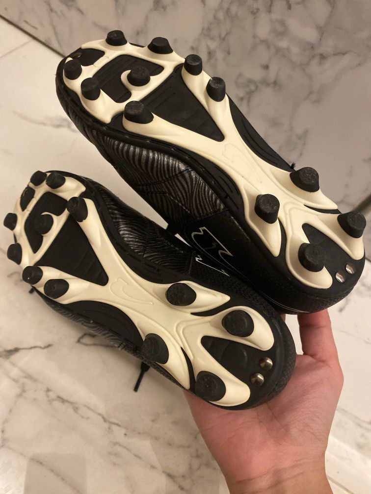 childrens soccer boots