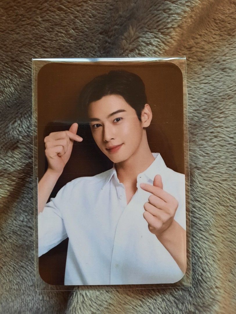 Cha Eun Woo Dunkin Official Photocard, Hobbies & Toys, Memorabilia ...