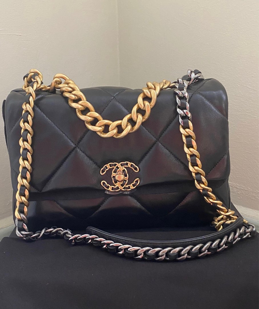 Chanel 19 black best sale medium