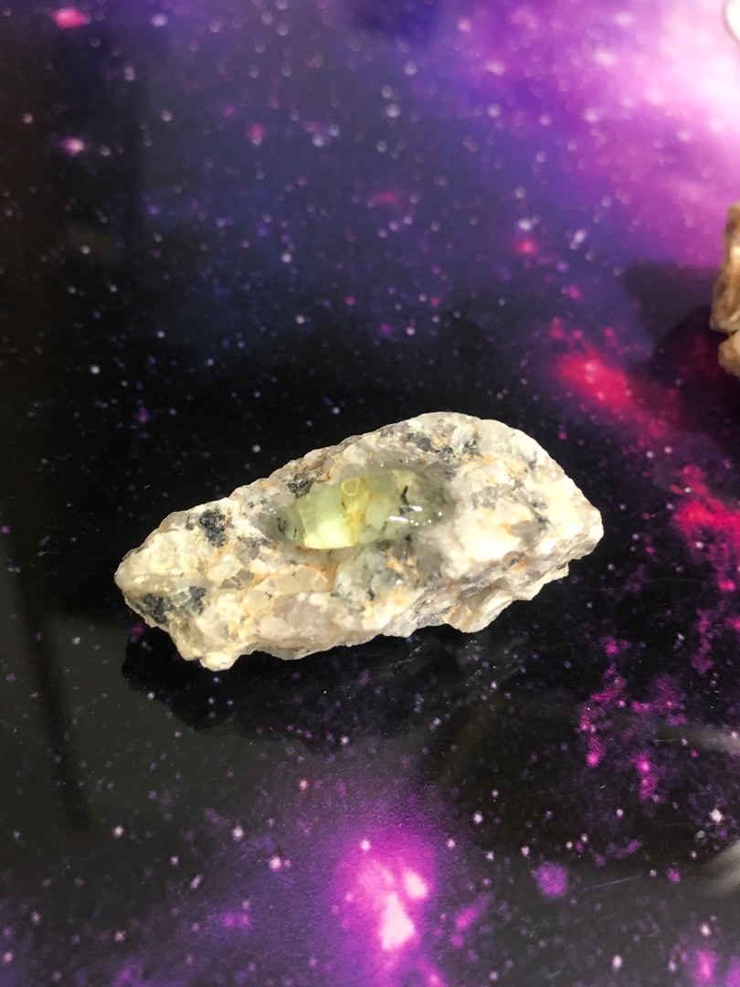 Clean shiny rock, Women's Fashion, Jewelry & Organisers, Precious ...