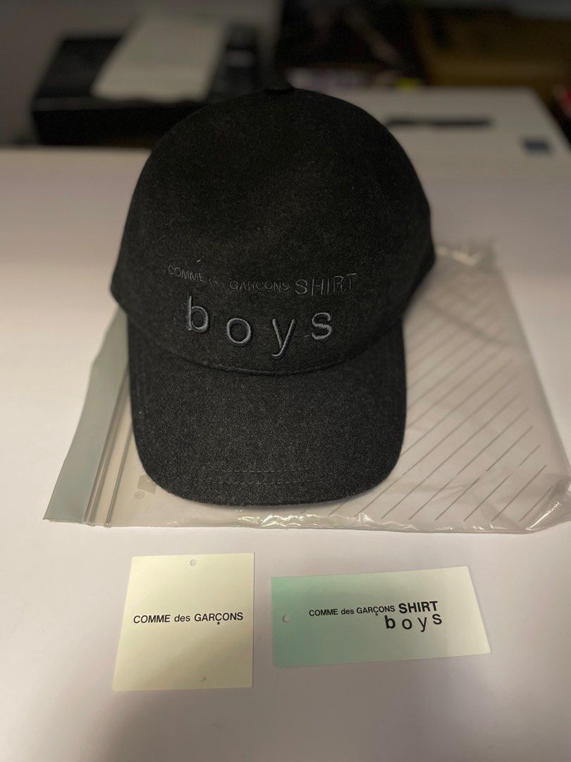 Comme des garcons shirt boys logo hat 2025