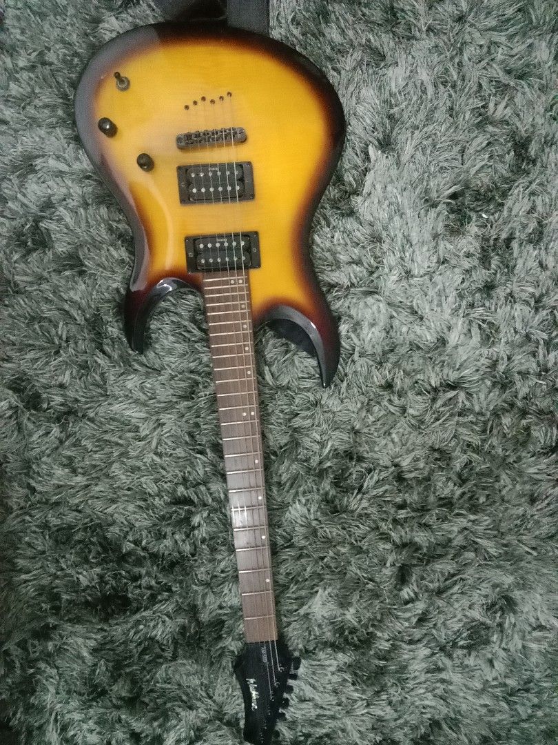 Washburn guitar and amplifier, Hobbies & Toys, Music & Media, Musical