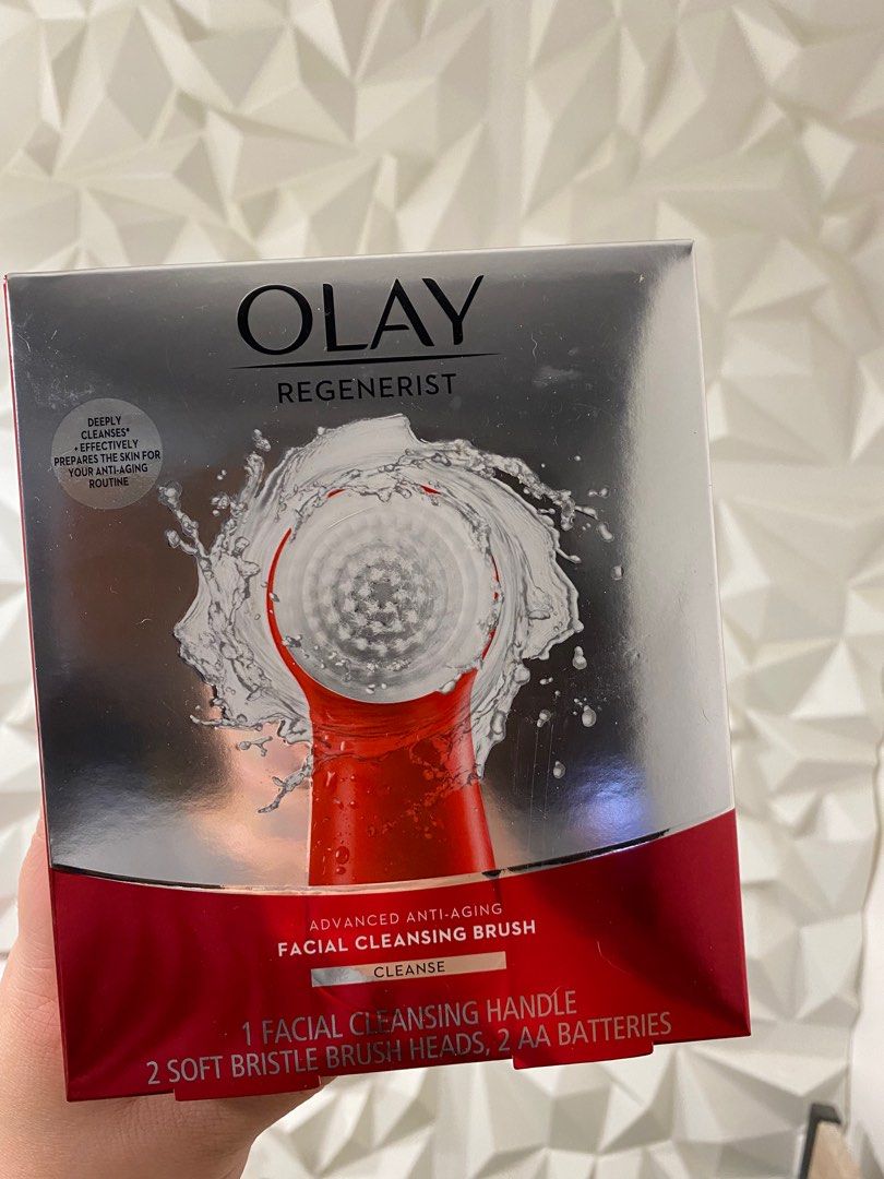 Facial Cleaning Brush by Olay Regenerist, face exfoliator with 2 brush
