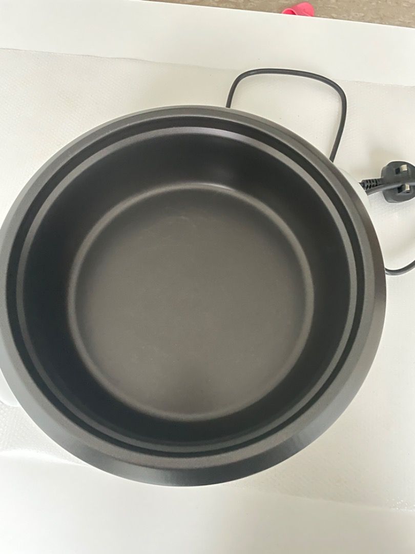 Gently Used (1 MONTH ONLY) Hot Pot Appliance, TV & Home Appliances
