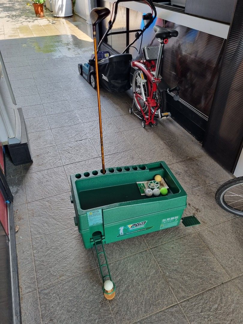 Golf ball dispenser, Sports Equipment, Sports & Games, Golf on Carousell