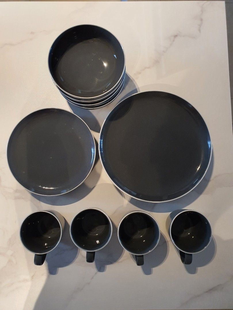 Gordon Ramsay Maze Dark Grey Royal Doulton Ceramic Dinning Set