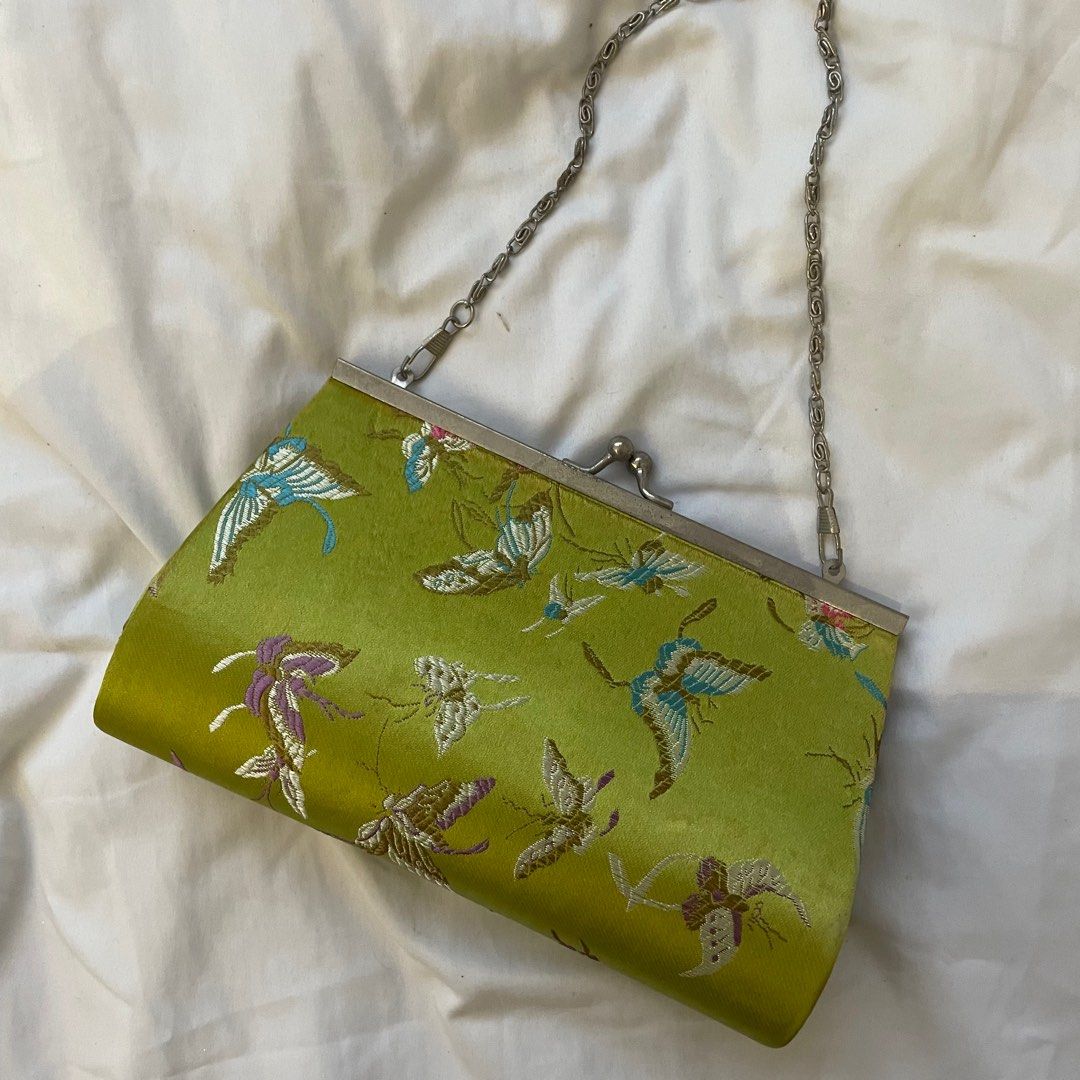 Green Butterfly Pouch (Category: Purses & Pouches) located in Pasig City. Submitted by clainee (Listing ID 1229471958, Image 1). Description: Bnew. Needs cleaning.
