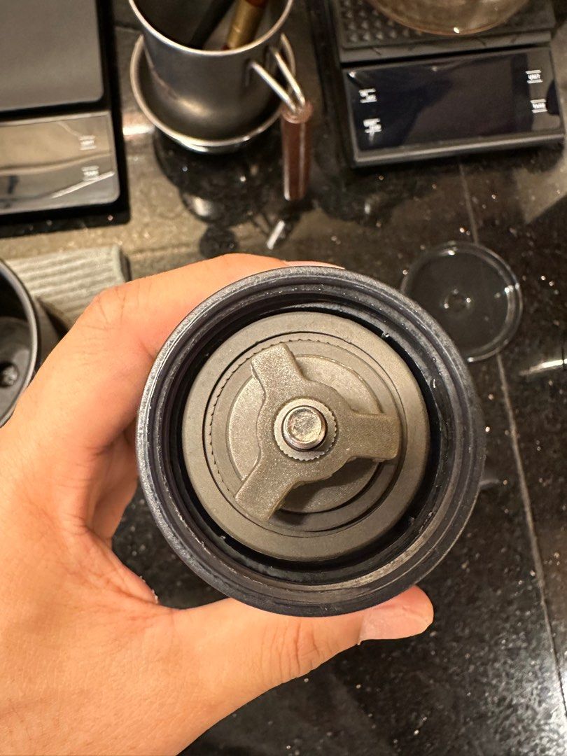 Hario V60 Hand Grinder, TV & Home Appliances, Kitchen Appliances