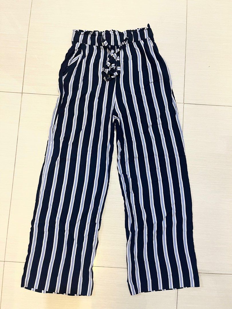 H&M Navy Striped Lounge Pants Culottes (Category: Other Bottoms) located in Quezon City. Submitted by col_m (Listing ID 1229621808, Image 1). Description: H&M Size 34 stretchable waist.