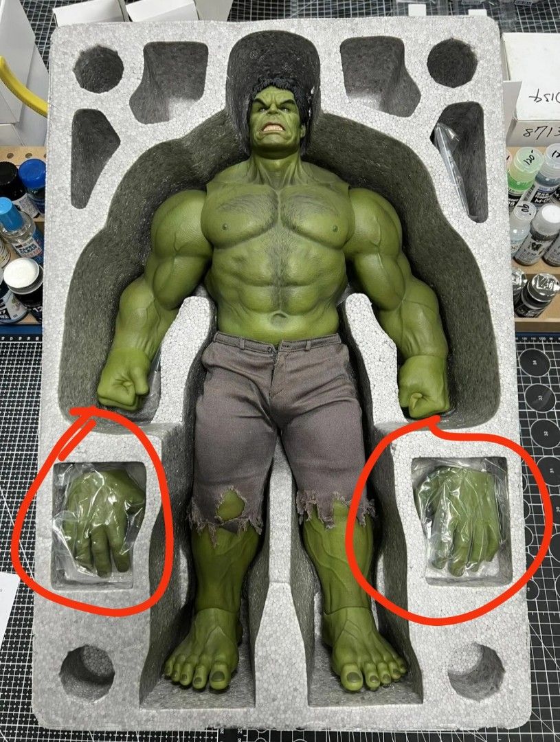 Hot Toys Avengers Hulk Hand Palm Set 1