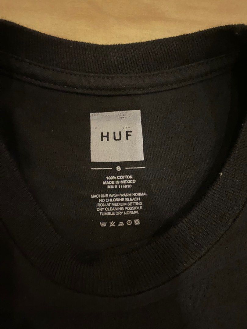 HUF basic tee (Category: Tshirts & Polo Shirts) located in Singapore. Submitted by mcduck23 (Listing ID 1229638328, Image 2). Description: Washed but never worn , bought from Japan.