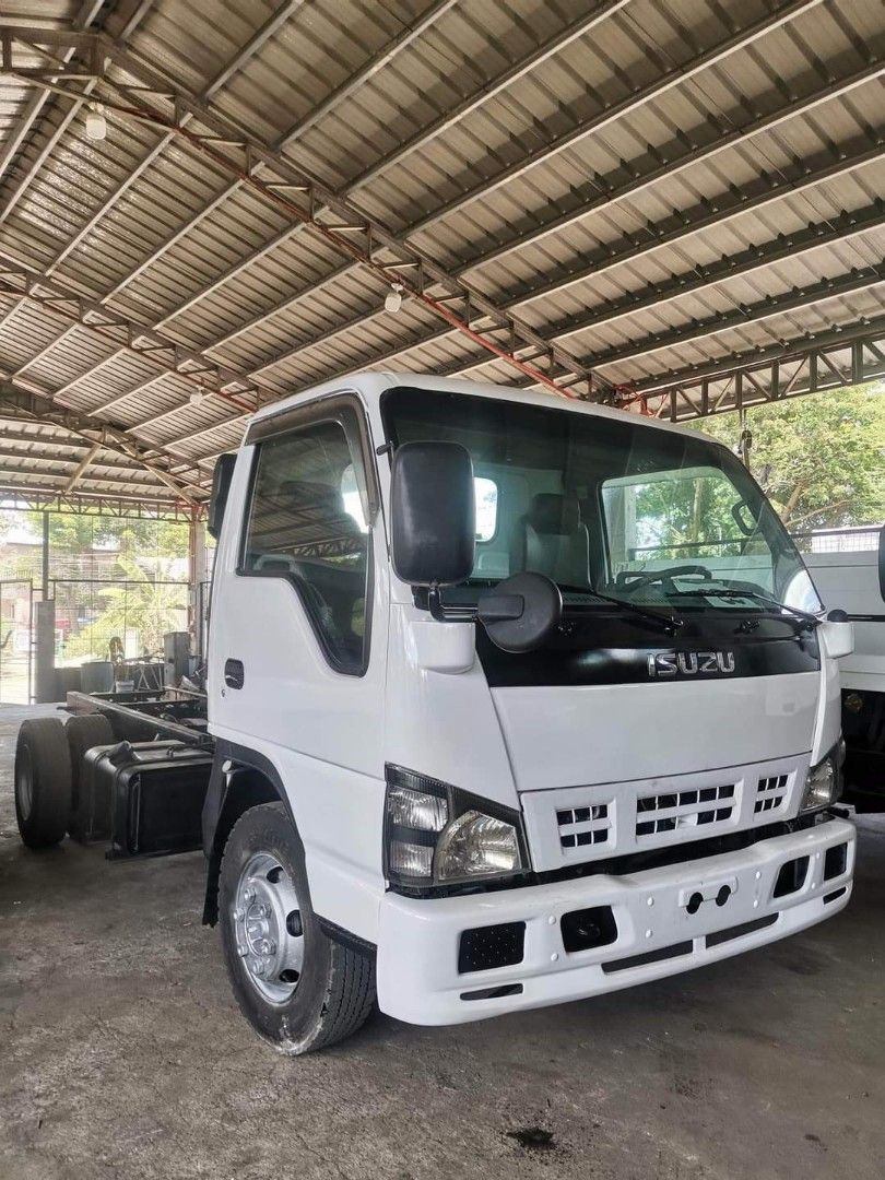 Isuzu elf cab and chassis 14ft. NPR, Special Vehicles, Heavy Vehicles