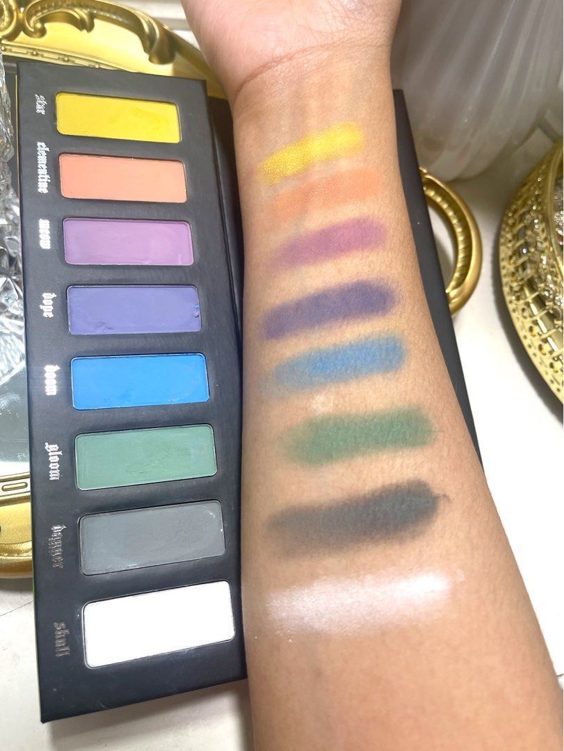 Kat von d pastel goth palette (Category: Makeup) located in Las Pinas. Submitted by trishdeclutters (Listing ID 1228386292, Image 2). Description: Super cute colors. Very pigmented. Di masyado nagamit Rfs too much palette #colorfulpalette.