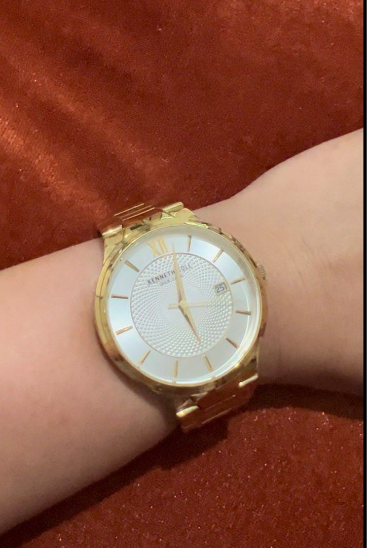 Kenneth Cole Unisex Gold Watch (Category: Luxury Watches) located in Pasig City. Submitted by kittychum (Listing ID 1229568123, Image 1). Description: Kenneth Cole Unisex Watch Color: Gold Wrist Size: 7 inch / 18cm Flaws: Little Brown Stain but barely noticeable.