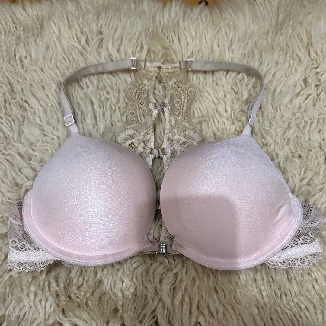 La Senza BEYOND SEXY 32C on tag Sister Sizes: 34B, 30D Classic Plunge  Push-up cups Underwire for support Adjustable bra strap Front closure Wing,  Women's Fashion, Undergarments & Loungewear on Carousell