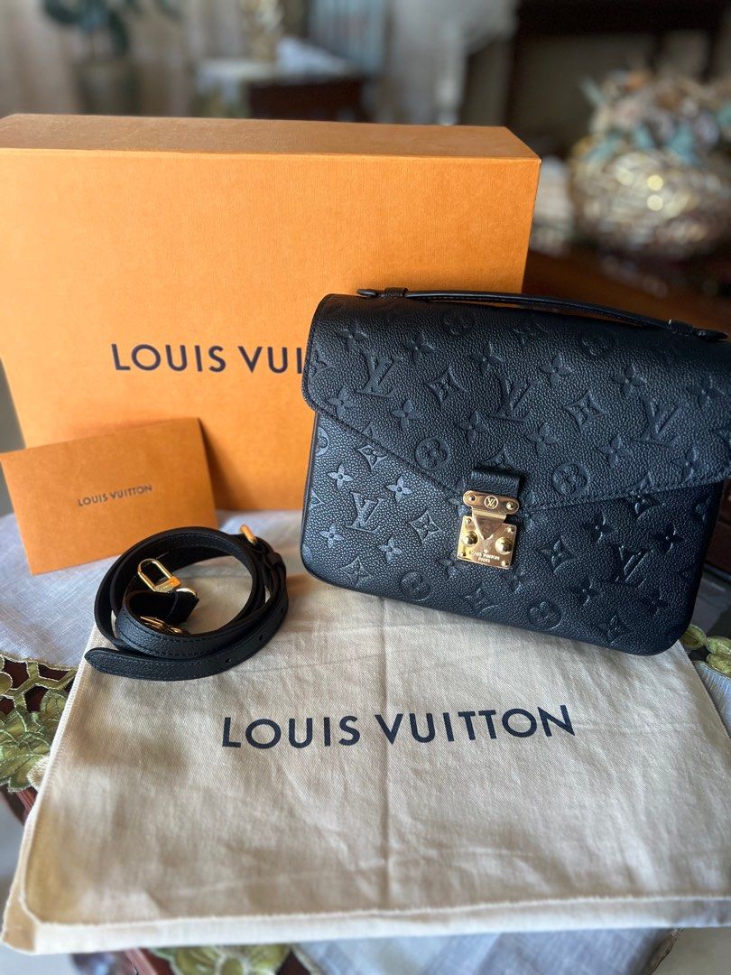 Which should you buy the Louis Vuitton Palm Springs Mini or Pochette Metis?  #louisvuitton #psm #lv 