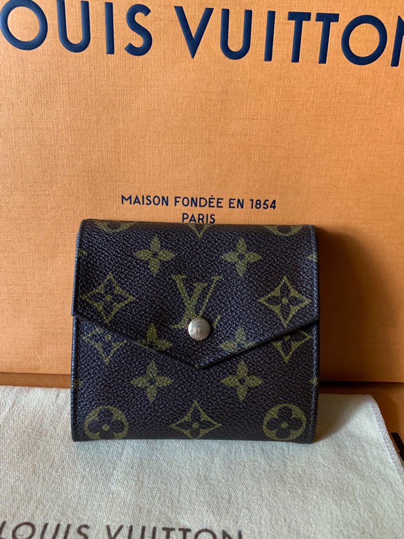 Louis Vuitton LV Bifold wallet 7 1/2: x 3 3.4: x 3.4 black gray