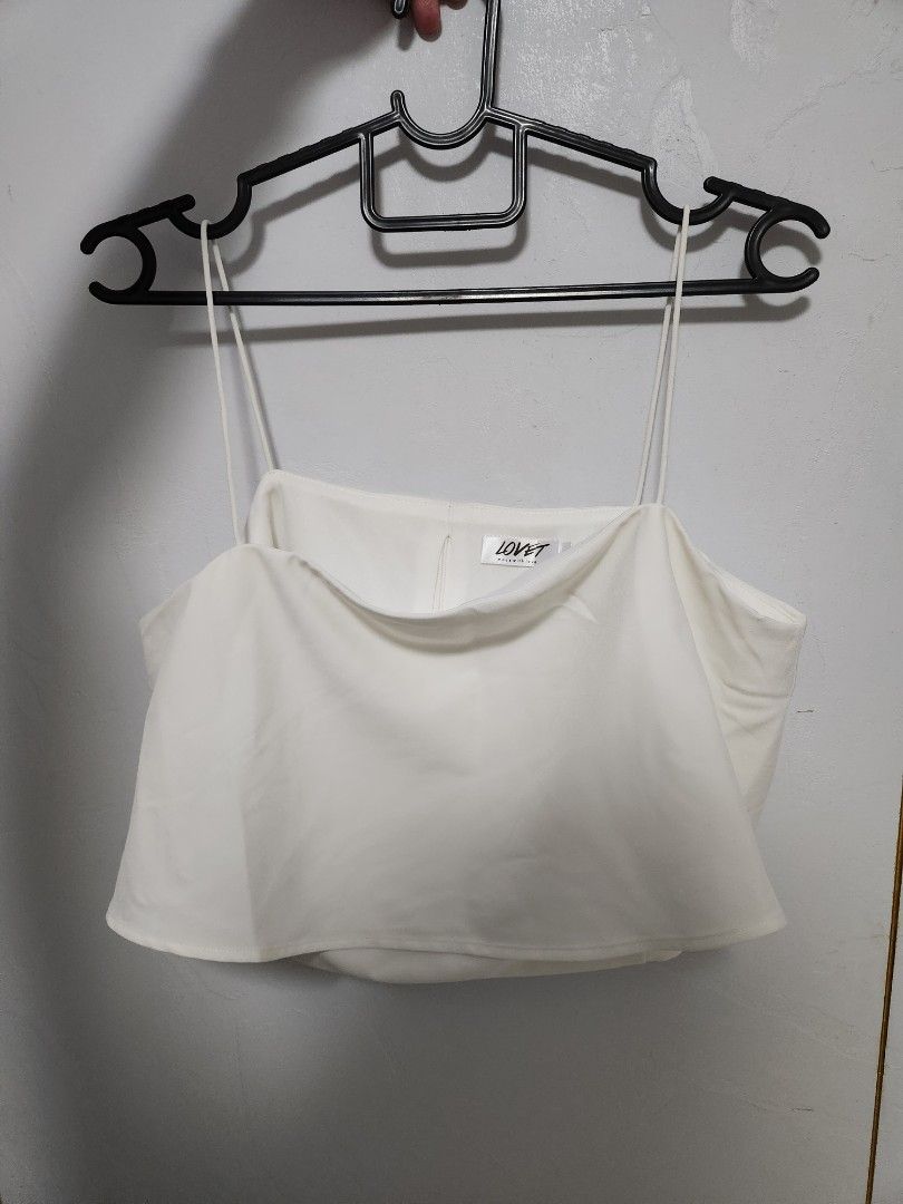 lovet basic flutter top (Category: Blouses) located in Singapore. Submitted by sunwoosun (Listing ID 1229627139, Image 4). Description: washed and tried on only, never worn out. as good as new! - in white colour! - in size L, check 3rd pic for sizing *free mailing.
