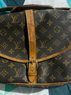 Philippines - Louis Vuitton LV Saumur 35 Unisex Large Shoulder / Sling  Bag PHP 11,000 CLICK THIS LINK TO SHOP! 👉👉👉