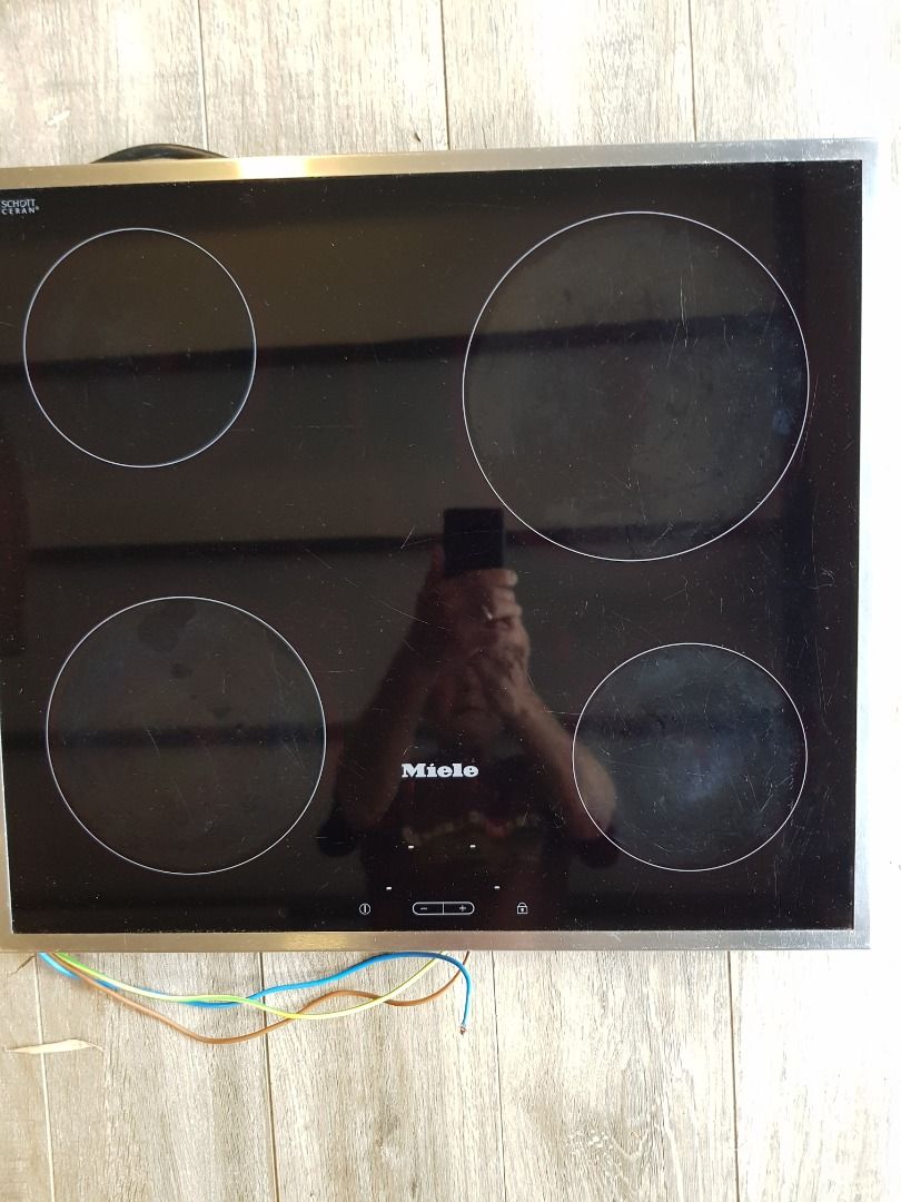 Miele 60cm Ceramic Cooktop Hob KM5600 60cm x 60cm fully functioning all